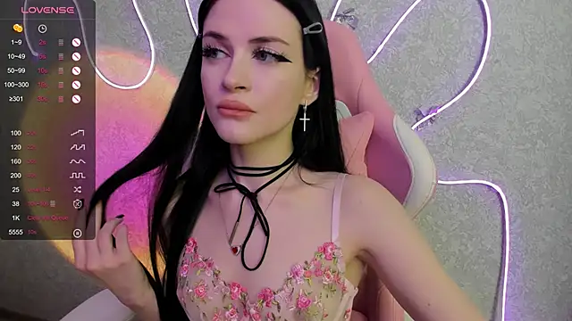 Snapshot of Molly_Crystall chatting on July 13, 2026, 2:36 am Molly Crystall online show from July 13, 2026, 2:36 am