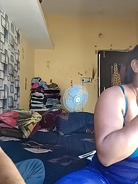 Snapshot of Radhikadavi879 chatting on October 19, 2025, 5:19 am Radhikadavi879 online show from October 19, 2025, 5:19 am