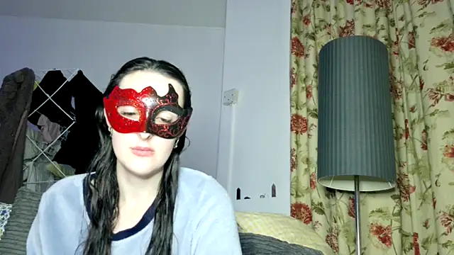 LexiSnowUK online show from December 5, 2025, 7:54 pm