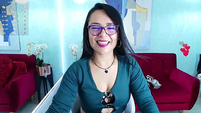 Snapshot of Tiara_rr chatting on February 26, 2025, 10:42 pm Tiara rr online show from February 26, 2025, 10:42 pm