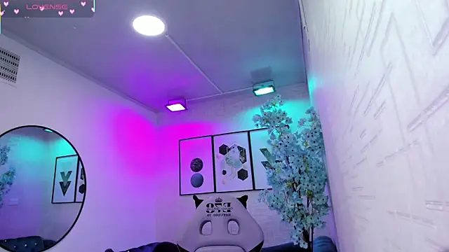 Tiara rr online show from April 18, 2026, 3:43 am