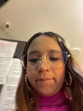 MelanieRoah online show from October 18, 2025, 1:23 pm