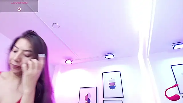 Snapshot of Ema_louis_ chatting on July 3, 2026, 7:42 pm Ema louis online show from July 3, 2026, 7:42 pm