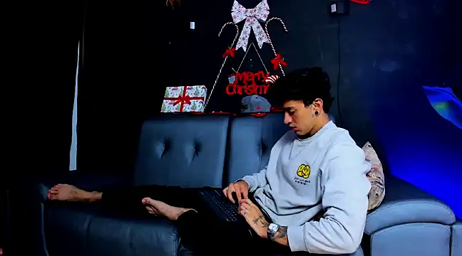 Snapshot of JUSTIN_FULLER1 chatting on December 10, 2024, 12:16 pm JUSTIN FULLER1 online show from December 10, 2024, 12:16 pm