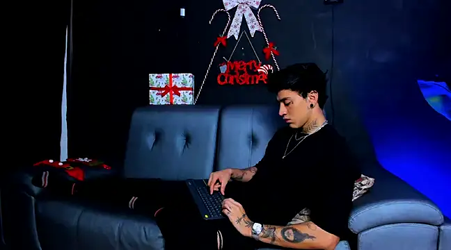 Snapshot of JUSTIN_FULLER1 chatting on December 11, 2024, 12:55 pm JUSTIN FULLER1 online show from December 11, 2024, 12:55 pm