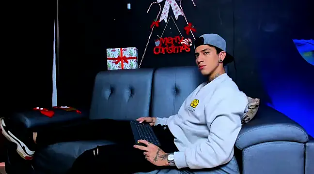 Snapshot of JUSTIN_FULLER1 chatting on December 12, 2024, 2:55 pm JUSTIN FULLER1 online show from December 12, 2024, 2:55 pm