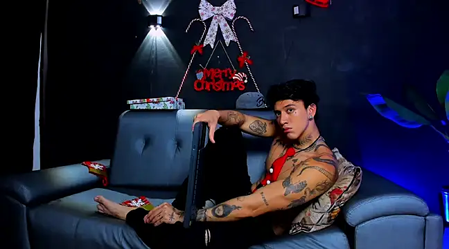 Snapshot of JUSTIN_FULLER1 chatting on December 13, 2024, 5:00 pm JUSTIN FULLER1 online show from December 13, 2024, 5:00 pm