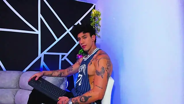 Snapshot of JUSTIN_FULLER1 chatting on February 2, 2025, 8:30 pm JUSTIN FULLER1 online show from February 2, 2025, 8:30 pm