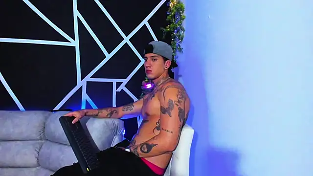 Snapshot of JUSTIN_FULLER1 chatting on February 2, 2025, 11:32 pm JUSTIN FULLER1 online show from February 2, 2025, 11:32 pm