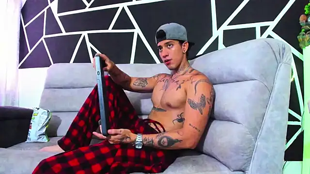 Snapshot of JUSTIN_FULLER1 chatting on February 6, 2025, 6:24 pm JUSTIN FULLER1 online show from February 6, 2025, 6:24 pm