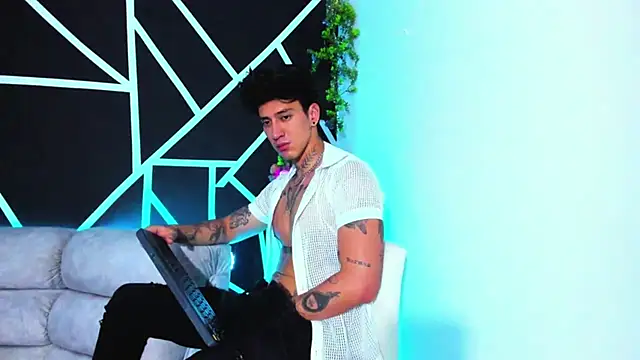 Snapshot of JUSTIN_FULLER1 chatting on February 7, 2025, 12:42 am JUSTIN FULLER1 online show from February 7, 2025, 12:42 am