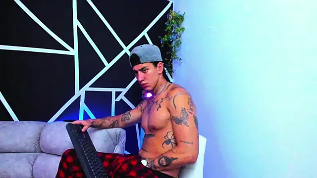 Snapshot of JUSTIN_FULLER1 chatting on February 9, 2025, 2:18 pm JUSTIN FULLER1 online show from February 9, 2025, 2:18 pm