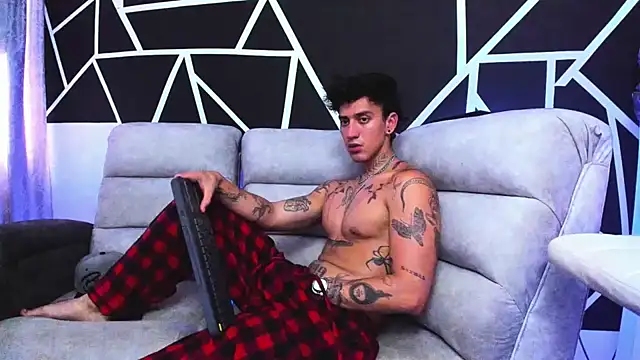 Snapshot of JUSTIN_FULLER1 chatting on February 9, 2025, 8:24 pm JUSTIN FULLER1 online show from February 9, 2025, 8:24 pm