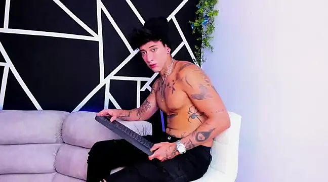 Snapshot of JUSTIN_FULLER1 chatting on February 12, 2025, 4:44 pm JUSTIN FULLER1 online show from February 12, 2025, 4:44 pm