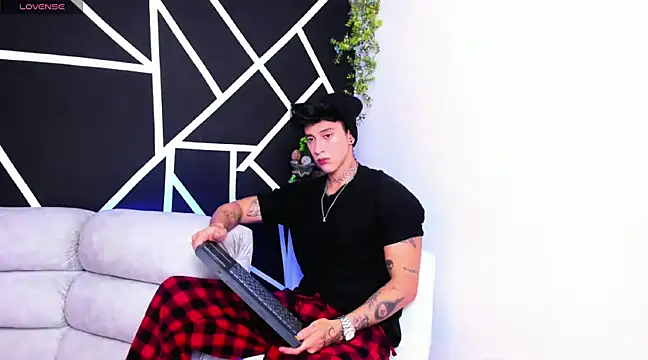 Snapshot of JUSTIN_FULLER1 chatting on February 15, 2025, 7:28 pm JUSTIN FULLER1 online show from February 15, 2025, 7:28 pm