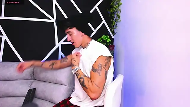 Snapshot of JUSTIN_FULLER1 chatting on February 16, 2025, 7:05 pm JUSTIN FULLER1 online show from February 16, 2025, 7:05 pm