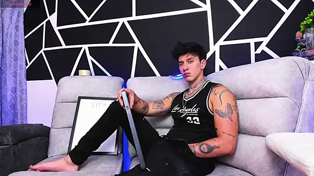 Snapshot of JUSTIN_FULLER1 chatting on February 27, 2025, 12:10 am JUSTIN FULLER1 online show from February 27, 2025, 12:10 am