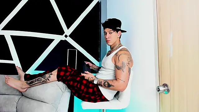 Snapshot of JUSTIN_FULLER1 chatting on October 17, 2025, 6:43 pm JUSTIN FULLER1 online show from October 17, 2025, 6:43 pm