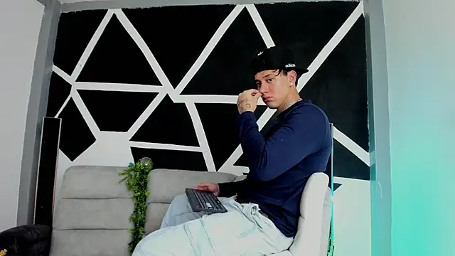 Snapshot of JUSTIN_FULLER1 chatting on November 8, 2025, 12:11 am JUSTIN FULLER1 online show from November 8, 2025, 12:11 am