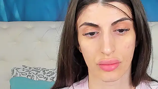 SkinnyDolly online show from April 17, 2026, 2:36 am