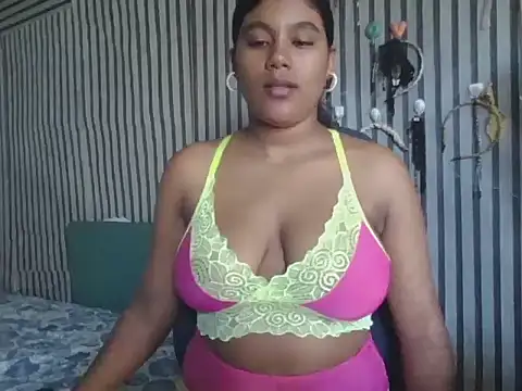 Snapshot of Lilmisskay18 chatting on February 25, 2026, 8:13 am Lilmisskay18 online show from February 25, 2026, 8:13 am