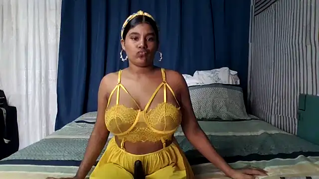 Snapshot of Lilmisskay18 chatting on March 12, 2026, 10:32 am Lilmisskay18 online show from March 12, 2026, 10:32 am