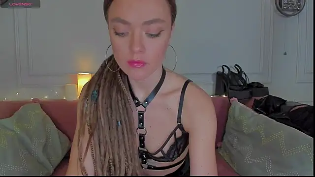 KellyFouler online show from February 10, 2025, 1:44 pm