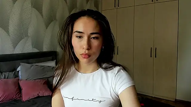 Snapshot of Bambiii_bby chatting on June 15, 2026, 6:26 am Bambiii bby online show from June 15, 2026, 6:26 am