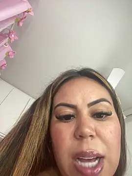 Snapshot of lariic chatting on February 15, 2025, 2:15 am lariic online show from February 15, 2025, 2:15 am