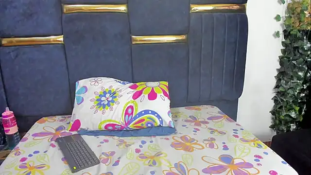 skaysanchez1 online show from March 5, 2026, 7:54 pm