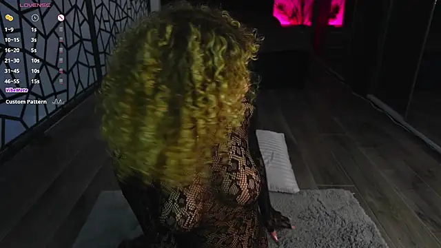 CurlyAnt0 online show from April 3, 2026, 7:06 am