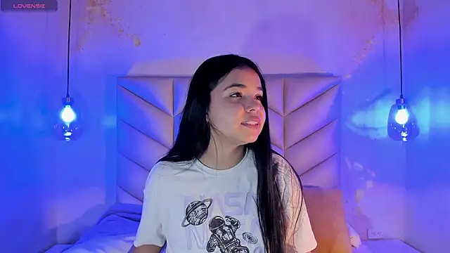 Snapshot of AuroraFiore chatting on February 20, 2025, 11:32 pm AuroraFiore online show from February 20, 2025, 11:32 pm