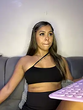 Snapshot of tuckersabrina chatting on December 10, 2024, 11:51 pm tuckersabrina online show from December 10, 2024, 11:51 pm