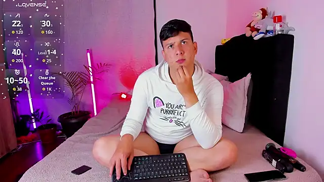 Snapshot of ANDREZALVAREZ chatting on April 3, 2026, 11:03 pm ANDREZALVAREZ online show from April 3, 2026, 11:03 pm