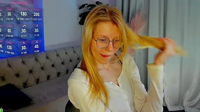 Snapshot of Esme_Runn chatting on June 11, 2026, 3:15 am Esme Runn online show from June 11, 2026, 3:15 am