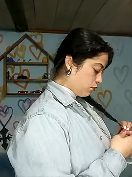 Snapshot of Elvishcassie_ chatting on March 12, 2025, 12:31 am Elvishcassie  online show from March 12, 2025, 12:31 am