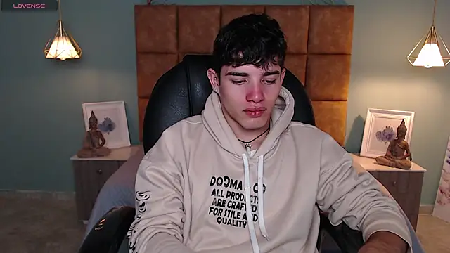 AlejooTwink online show from February 20, 2025, 5:40 pm