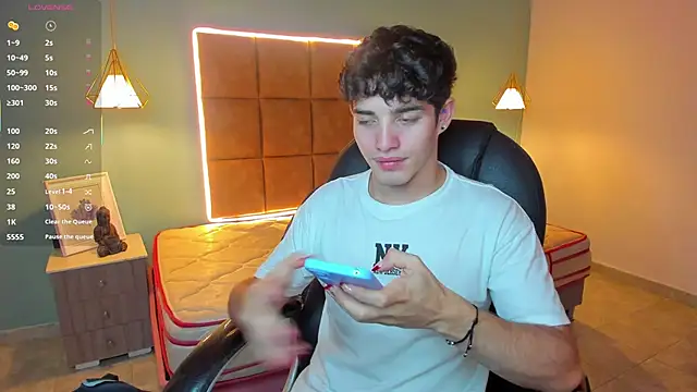 AlejooTwink online show from October 11, 2025, 1:05 am