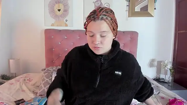 CelessteRedds online show from September 18, 2025, 12:40 pm