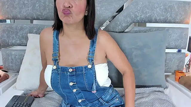 Slut Milf  online show from April 6, 2026, 3:35 pm