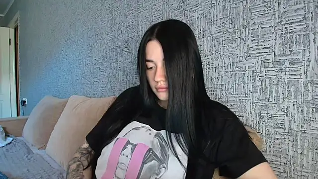 Snapshot of Liana_diva chatting on May 6, 2026, 10:53 am Liana diva online show from May 6, 2026, 10:53 am