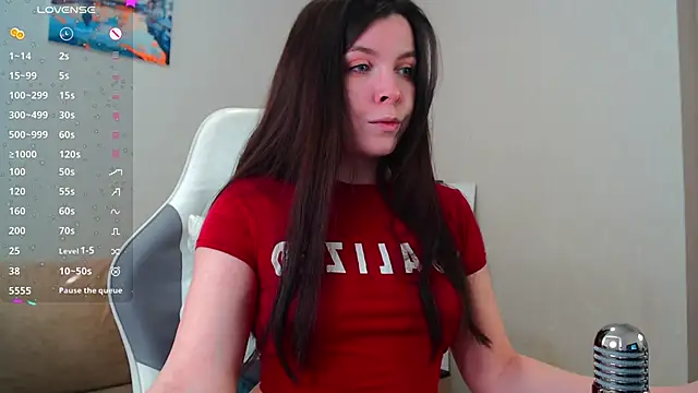 lunalovesu online show from February 13, 2025, 7:13 am