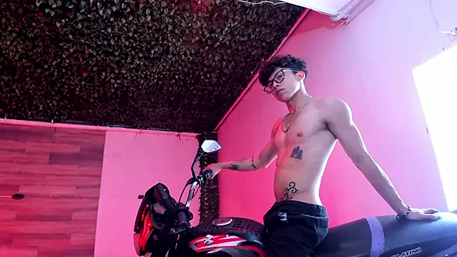 AkazaBoy  online show from December 27, 2024, 7:18 am