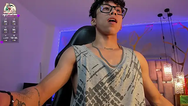 AkazaBoy  online show from December 31, 2024, 7:40 pm