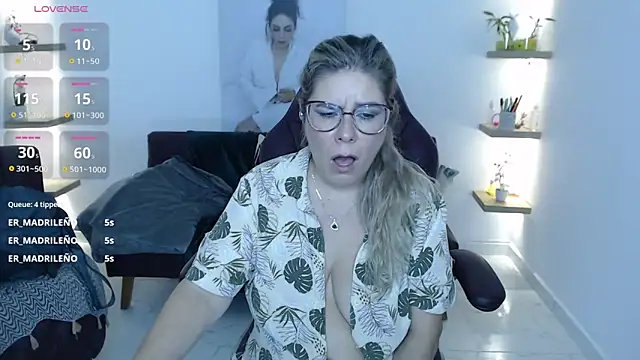 Serenay  online show from June 11, 2026, 12:32 am