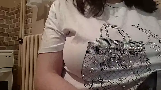 AalinnaK online show from February 16, 2025, 8:55 pm