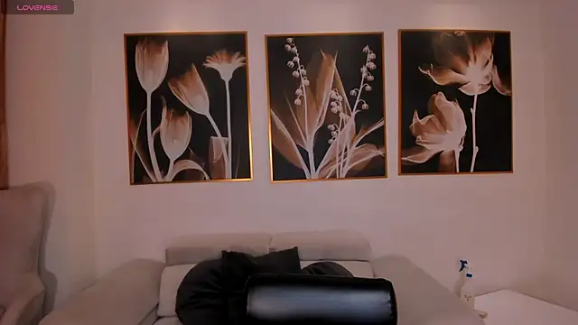 TaraLawrence online show from February 5, 2026, 3:33 am