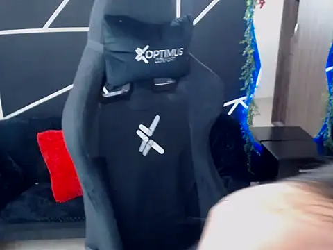 LUCY LI online show from September 11, 2025, 6:19 pm