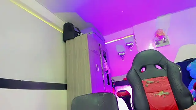 Hellen moons   online show from March 28, 2026, 7:13 pm