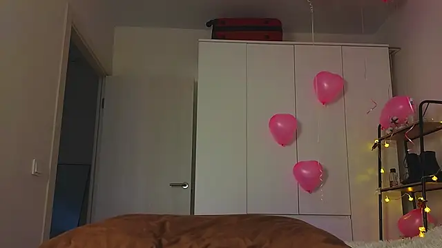 Lili Roze  online show from February 15, 2026, 7:51 am